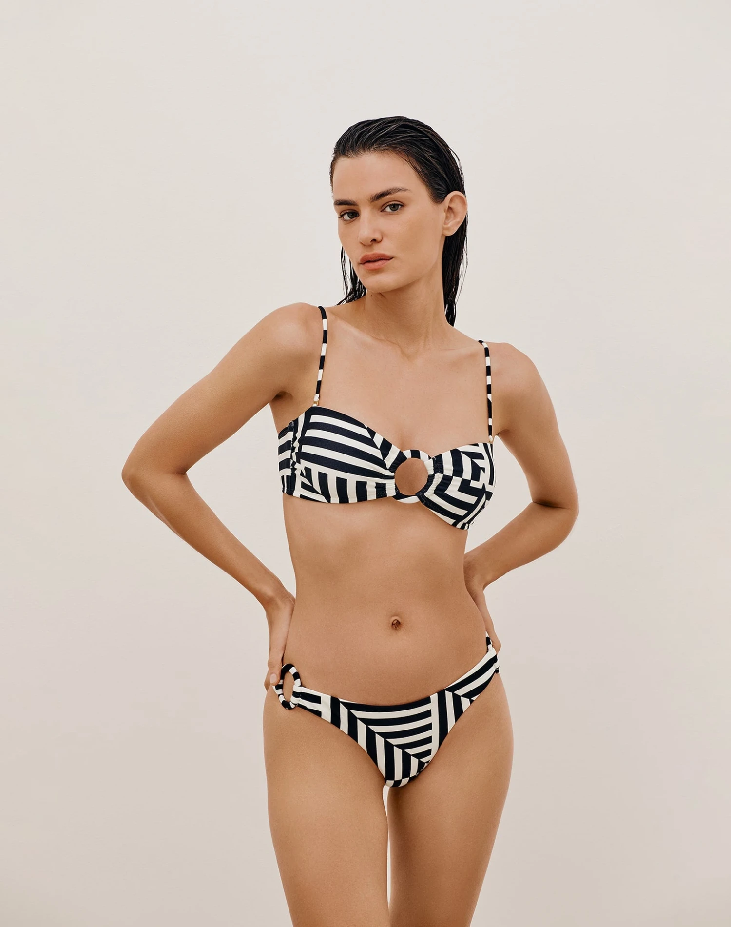 Tisa Detail Bottom - Geo 2 Tisa Detail Bottom - Geo - Image 2